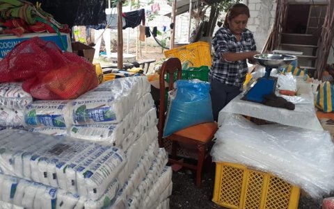 Solidaridad. La entrega de víveres ha llegado a cuentagotas. Incluso las antropólogas organizaron una.