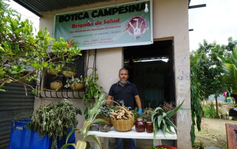 Vivienda. La casa ubicada en Monte Sinaí fue equipada con letreros y mesas para exhibir los productos directamente traidos del campo.