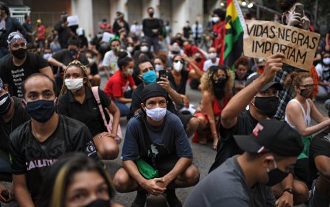 Las protestas también se desarrollaron de día, donde también hubo disturbios.