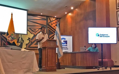 Guayas. El prefecto se niega a reconocer que se ha quedado solo.