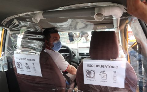 Medida. Así es como el taxista Jorge Orbea, de la cooperativa Aries, se protege. Asegura que el sistema le significó un gasto de $ 6.