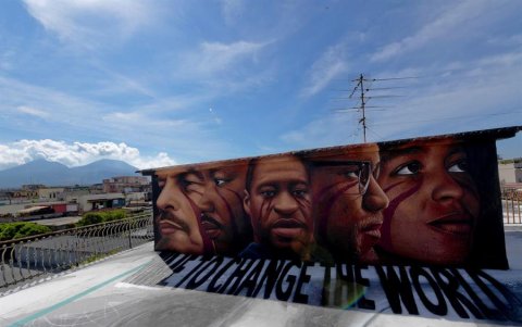 Milán, Italia. Un mural en memoria de las últimas palabras de George Floyd, quien dijo 