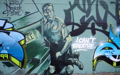 Strombeek-Bever, Bélgica. A lo largo de la calle Nijverheidslaan, el artista Djamel Oulkadi hizo un graffitti al estadounidense George Floyd.