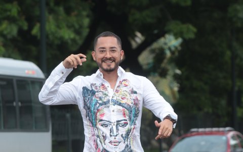 El comunicador laboró en RTS, Gamavisión, Canal Uno, entre otras cadenas.