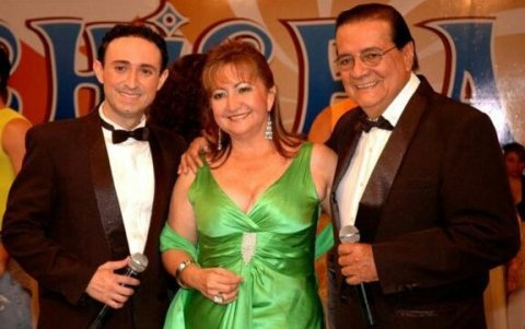 Pedro (derecha) junto a Rashid Tanús y Luzmila Nicolalde.