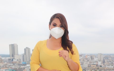 Es guayaquileña y tiene 37 años.