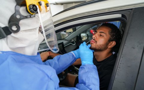 Los jugadores de la plantilla principal del Delfín se realizaron entre lunes y martes las pruebas de hisopado. AHora esperan solo los resultados