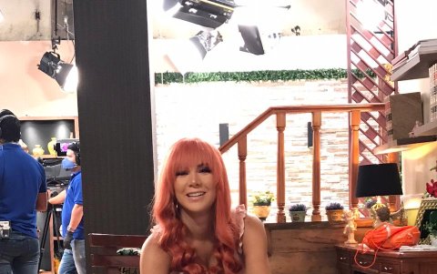 Carolina en las grabaciones antes de salir de TC.