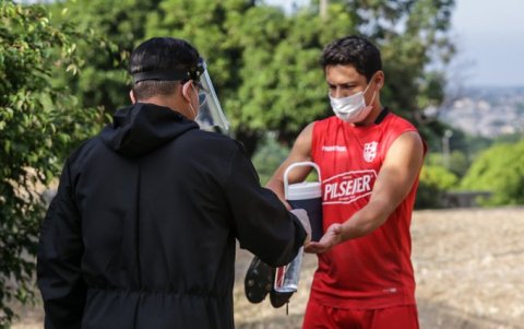 El capitán torero, Matías Oyola, se sometió al protocolo de bioseguridad en el estadio Monumental.