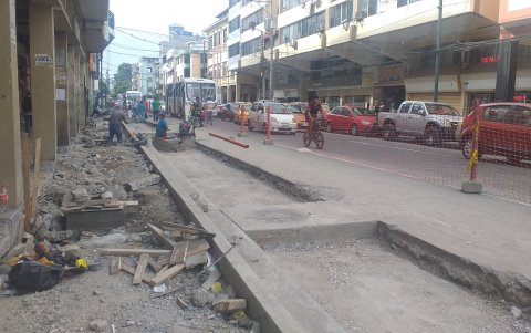 Espacio. En el tramo se ha ocupado un espacio de la vía para continuar con los trabajos.