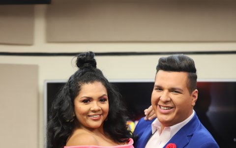 Priscilla Tomalá ocupa su lugar. Junto a Miguel Cedeño.