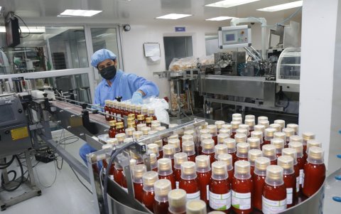 Las farmacéuticas locales no solo que no paralizaron su labor, sino que invirtieron para fortalecer su oferta de medicamentos durante la emergencia.