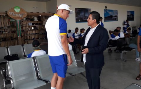 Carlos Garcés (i) en un diálogo el 4 de enero con José Delgado, presidente de Delfín, el 4 de enero, detallándole cosas la negociación con Barcelona.