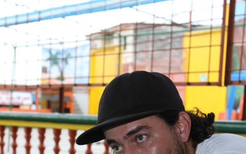 Prefiere estar alejado de las cámaras.