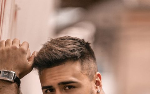 El quiteño dice que los ingresos de un competidor de la Tv, no da para una vida de rico.