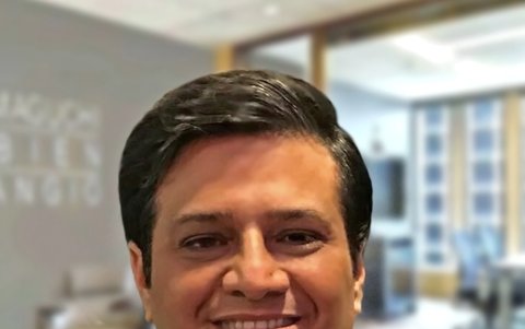 Édgar Landívar, Ingeniero en Electricidad por la Espol, ha restaurado digitalmente fotos de Guayaquil antiguo.