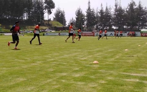 En Mushuc Runa le están analizando el estado físico de cada jugador.