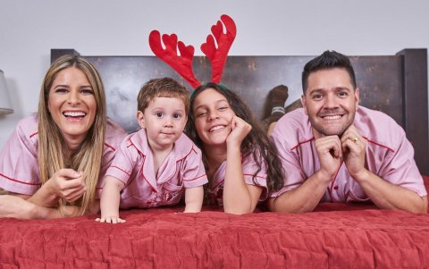 Carlos Luis con su esposa, Gaby e hijos,  Joaquín y Poly..