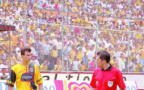 Baldivieso jugó en Barcelona entre 1999 y 2000. Fue uno de los mejores jugadores de esas plantillas.