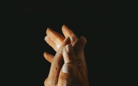 La nueva normalidad implica también cambios en la manera de llevar la relación de pareja. La ducha antes del sexo no debe faltar.