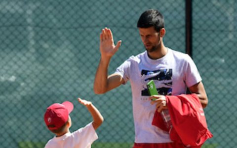 Stefan Djkovic junto a su padre en Belgrado.