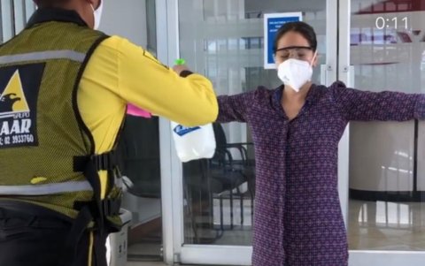 Tiene 40 años, nació en Guayaquil, pero vive en Quito.