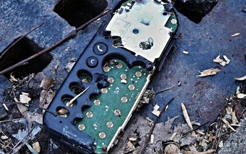 Durante el desmantelamiento de estos aparatos se generan residuos que contienen componentes peligrosos.