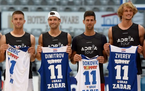 Parte de los jugadores del Adria Tour previo a uno de los actos benéficos.