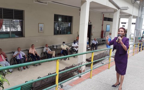 Seguridad. Así, como se observa en la imagen, una vez por semana se llevan a cabo los shows musicales al interior del establecimiento.