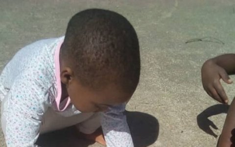 Llegaron también trabajos de Zimbaue. Participan chicos de los 5 a los 15 años.