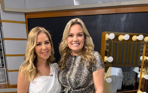 Cuty Ycaza con la presentadora.