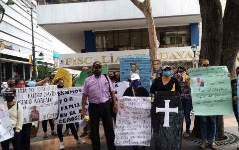 Realidad. Medicina Legal ha confirmado esta mañana que hay 94 cuerpos identificados. Ninguno ha sido inhumado aún.