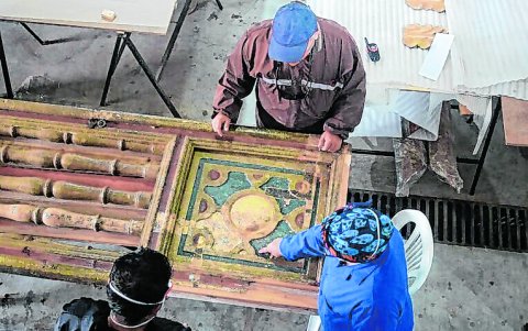 En la reparación trabajan diseñadores,  restauradores, arquitectos y carpinteros.