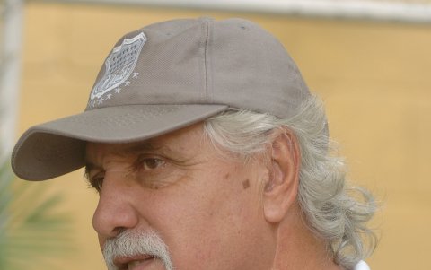 Además de dirigir a Emelec, fue jugador del club en le década de los 70.