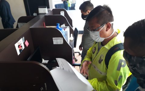 Luego del allanamiento a la Prefectura del Guayas, la Fiscalía vinculó al fallecido prefecto Morales y a otros funcionarios de la entidad.