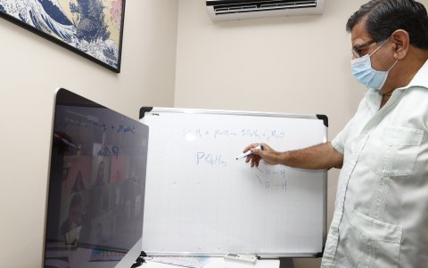 Muchos maestros se resisten a dejar la pizarra.