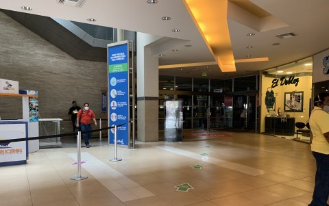 El CityMall también goza de señalética en el piso.