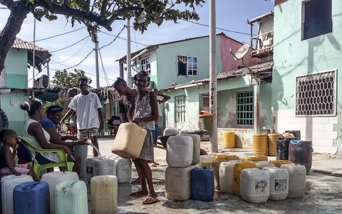 SANTA CRUZ DEL ISLOTE. Al quedar tan lejos del continente, a casi dos horas en lancha, el agua es un artículo escaso.