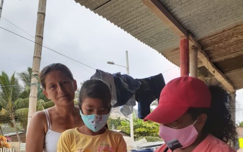La maestra Rocío Ureta se siente satisfecha tras haber recibido muestras de agradecimiento de alumnos y padres de familia.