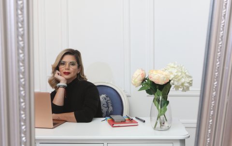 Sophy Castañeda en su oficina.