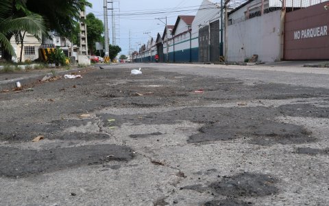 La Pradera. Hace dos meses, así de desgastado estaba el asfalto en la calle 47 SE, en el sur de la ciudad.