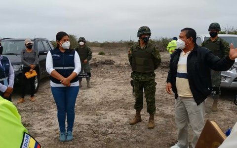 Autoridad. La gobernardora llegó al sitio para dialogar con los habitantes.