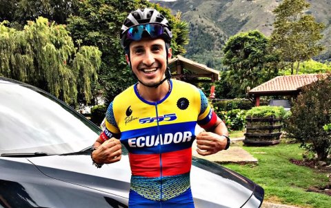 Jorge 'Jota' Bolaños entrena en las afueras de Bogotá en espera de la definición del calendario de competencias.