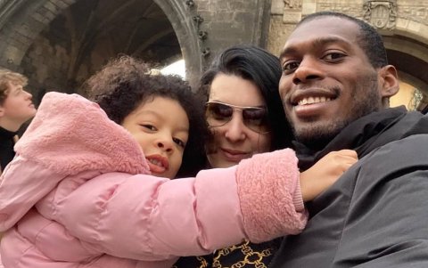 Augusto Batioja formó una familia, desde que llegó al fútbol serbio.