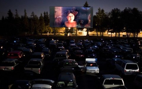 Los países optan por el Autocine como una opción cultural segura y entretenida frente a la pandemia.