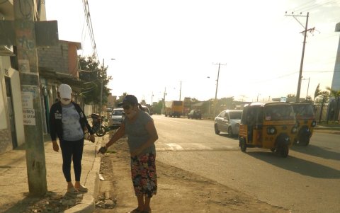 Hecho. Por perder el control a causa de la obra, los autos terminan incluso sobre las veredas o chocándose contra otros autos o postes.