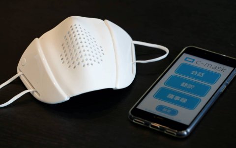 Con esta mascarilla sus mensajes podrán ser traducidos a 8 idiomas.