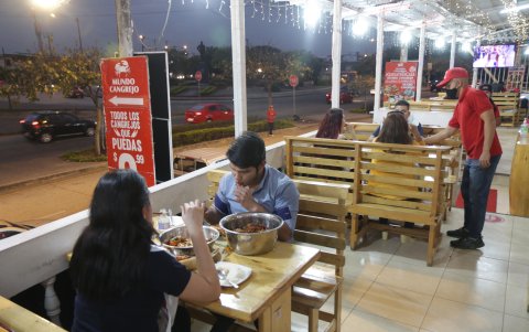 También son reconocidos los cangrejales que están en los balcones de Sauces IX. Los clientes asisten a comer al restaurante cuando Guayaquil está en semáforo amarillo por el coronavirus.