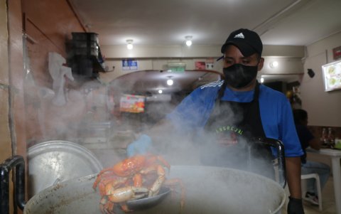 Cada local pone un toque diferente a los cangrejos en su forma de cocinar.