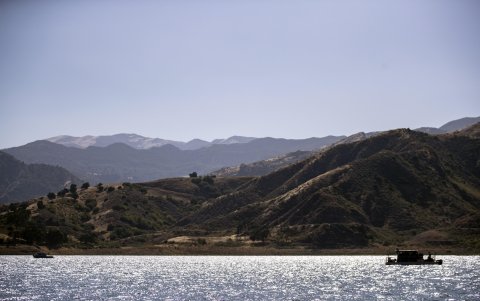 Más de 60 buzos participan en la búsqueda. La actriz visitaba con frecuencia el lago.